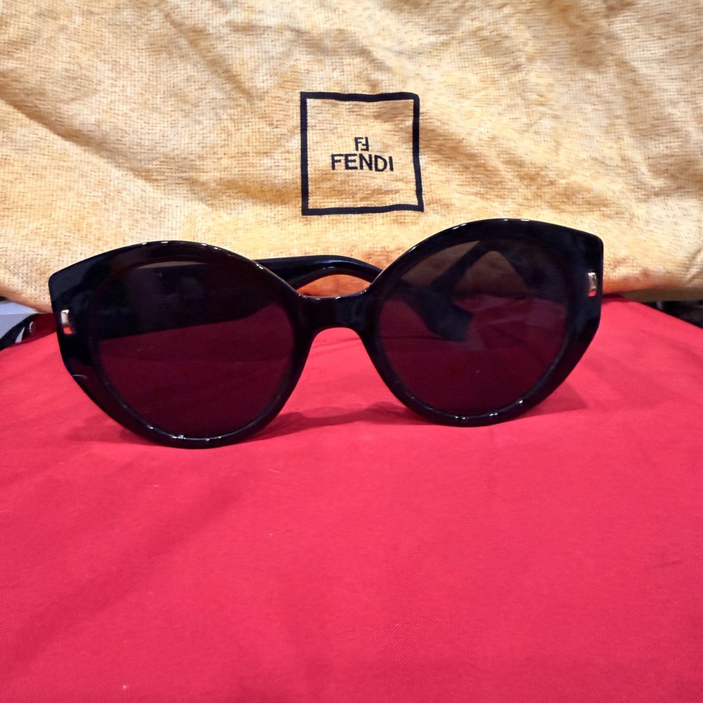 Fendi Elegant Black Sunglasses for Women